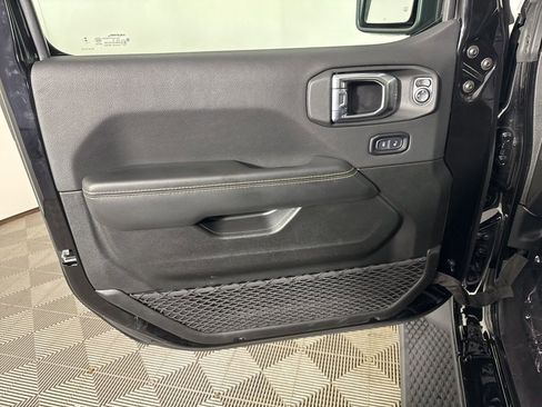 Used 2025 Jeep Wrangler Unlimited Sahara AWD/4WD image 24