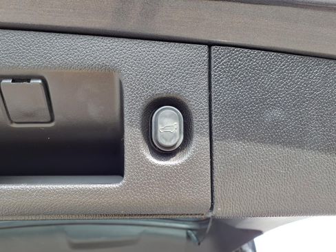 Used 2018 Chevrolet Tahoe Premier image 20