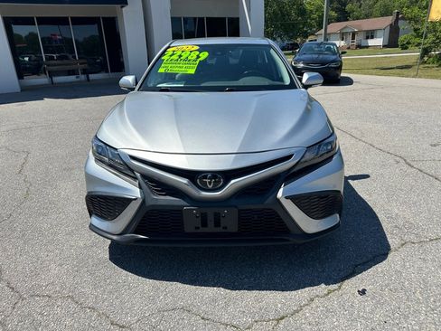 Used 2022 Toyota Camry SE FWD image 8