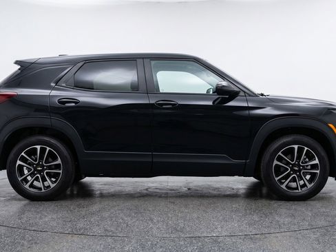 Used 2025 Chevrolet TrailBlazer LT FWD image 11