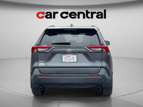 Used 2021 Toyota RAV4 LE AWD/4WD image 4