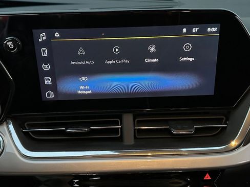 Used 2025 Chevrolet Trax LT image 21