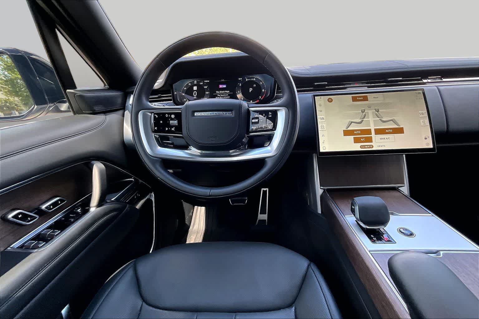 Used 2025 Land Rover Range Rover SE AWD/4WD image 11