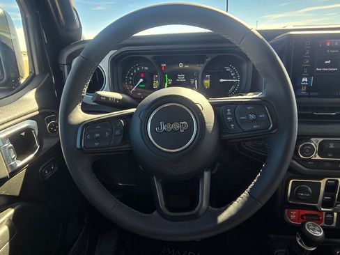 Used 2025 Jeep Wrangler Willys image 26