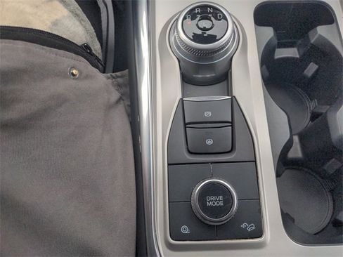 Certified 2022 Ford Explorer XLT w/ Equipment Group 202A image 39