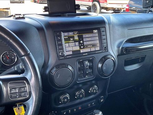 Used 2017 Jeep Wrangler Unlimited Sahara image 6