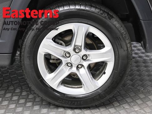 Used 2024 Jeep Compass Latitude AWD/4WD image 8