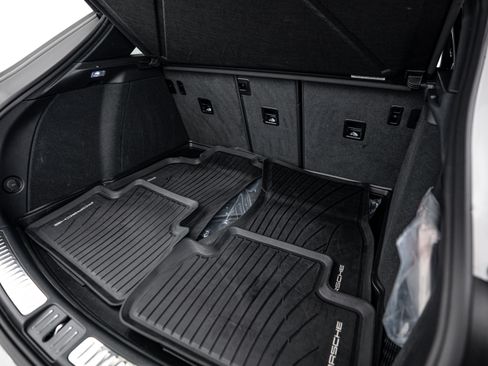 Certified 2025 Porsche Macan GTS AWD/4WD image 26