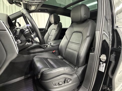 Certified 2023 Porsche Cayenne AWD/4WD image 31