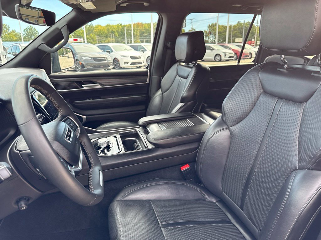 Used 2024 Jeep Wagoneer Series II w/ Flexible Seating Group AWD/4WD image 28