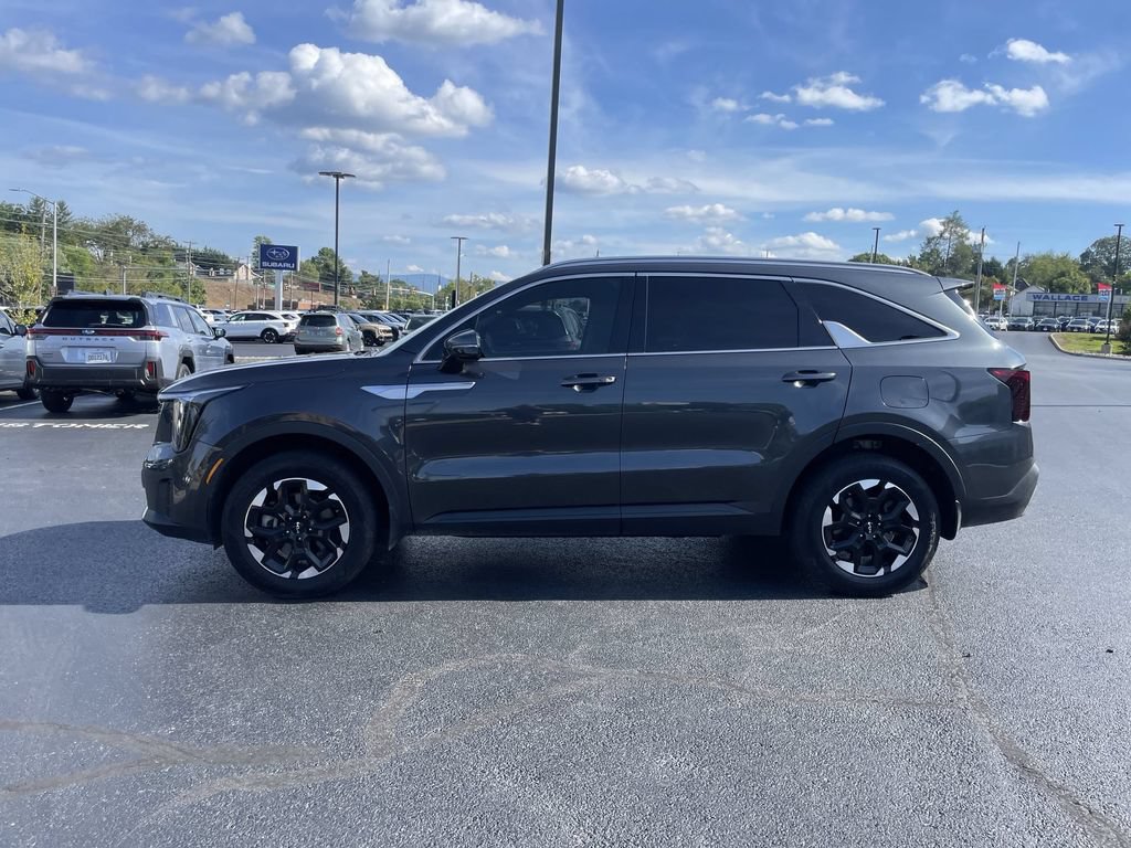 Certified 2024 Kia Sorento S AWD/4WD image 3
