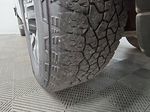 Used 2024 Chevrolet Silverado 2500 Custom w/ Custom Value Package image 40