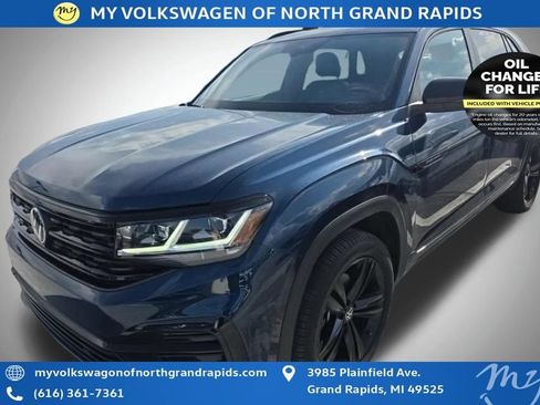 Used 2023 Volkswagen Atlas Cross Sport SEL R-Line AWD/4WD image 3