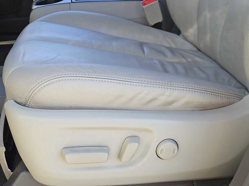 Used 2011 Toyota Sienna XLE image 23