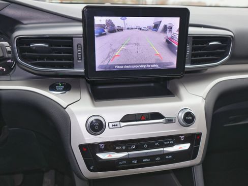 Used 2021 Ford Explorer XLT w/ Equipment Group 202A image 22