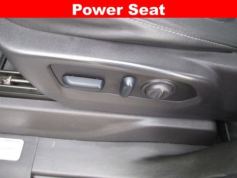 Used 2023 GMC Sierra 2500 SLT w/ SLT Convenience Package AWD/4WD image 28