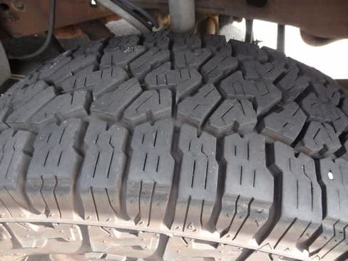 Used 2004 Ford Excursion XLT AWD/4WD image 16