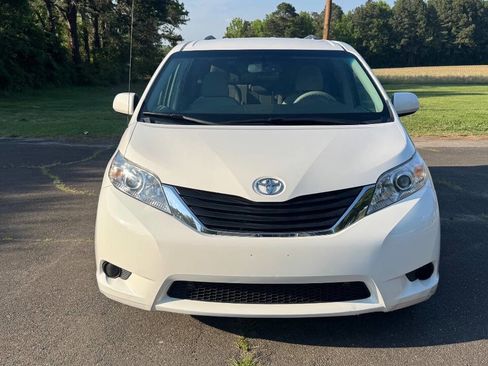 Used 2012 Toyota Sienna LE FWD image 3
