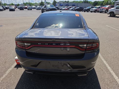 Used 2020 Dodge Charger SXT RWD image 4