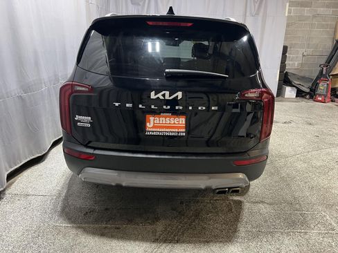 Used 2022 Kia Telluride S AWD/4WD image 3