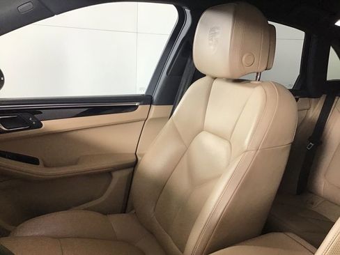 Certified 2023 Porsche Macan Turbo image 22