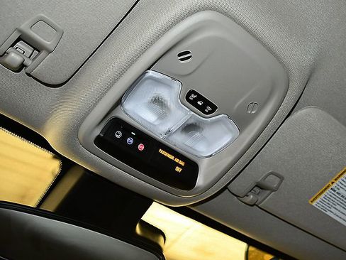Used 2023 Buick Encore GX Select w/ Sport Touring Package FWD image 26