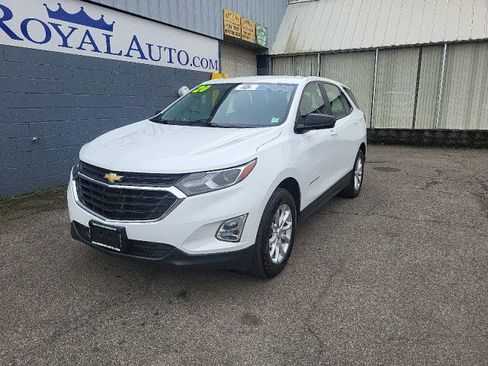 Used 2020 Chevrolet Equinox LS image 2