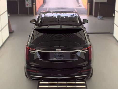 Used 2023 Cadillac XT6 Premium Luxury AWD/4WD image 9
