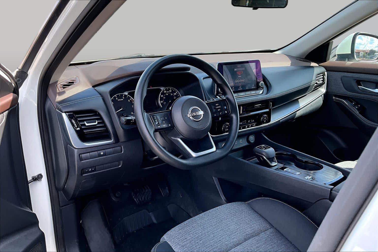 Used 2022 Nissan Rogue SV FWD image 18