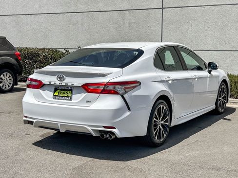 Used 2018 Toyota Camry SE FWD image 6