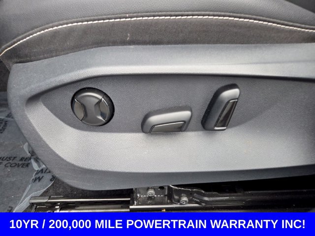 Used 2023 Volkswagen Taos SE w/ Panoramic Sunroof Package FWD image 10