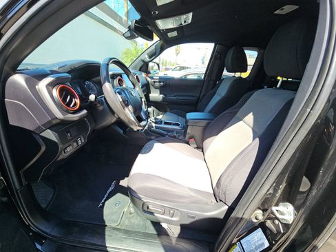 Used 2022 Toyota Tacoma TRD Sport w/ TRD Premium Sport Package image 8