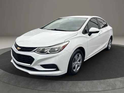 Used 2018 Chevrolet Cruze LS image 1
