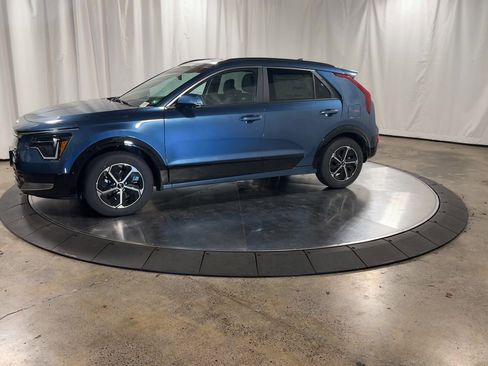 Certified 2025 Kia Niro SX image 5