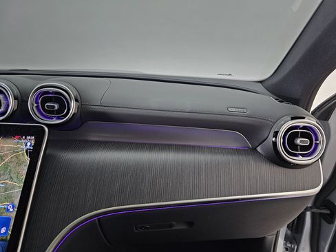 Used 2025 Mercedes-Benz GLC 300 4MATIC image 14