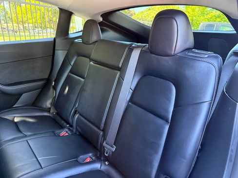 Used 2022 Tesla Model Y Long Range AWD/4WD image 13