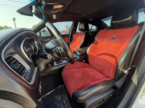 Used 2019 Dodge Charger Scat Pack w/ Plus Group RWD image 5