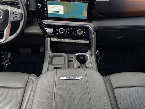 Used 2025 GMC Sierra 3500 Denali w/ Denali Reserve Package AWD/4WD image 22