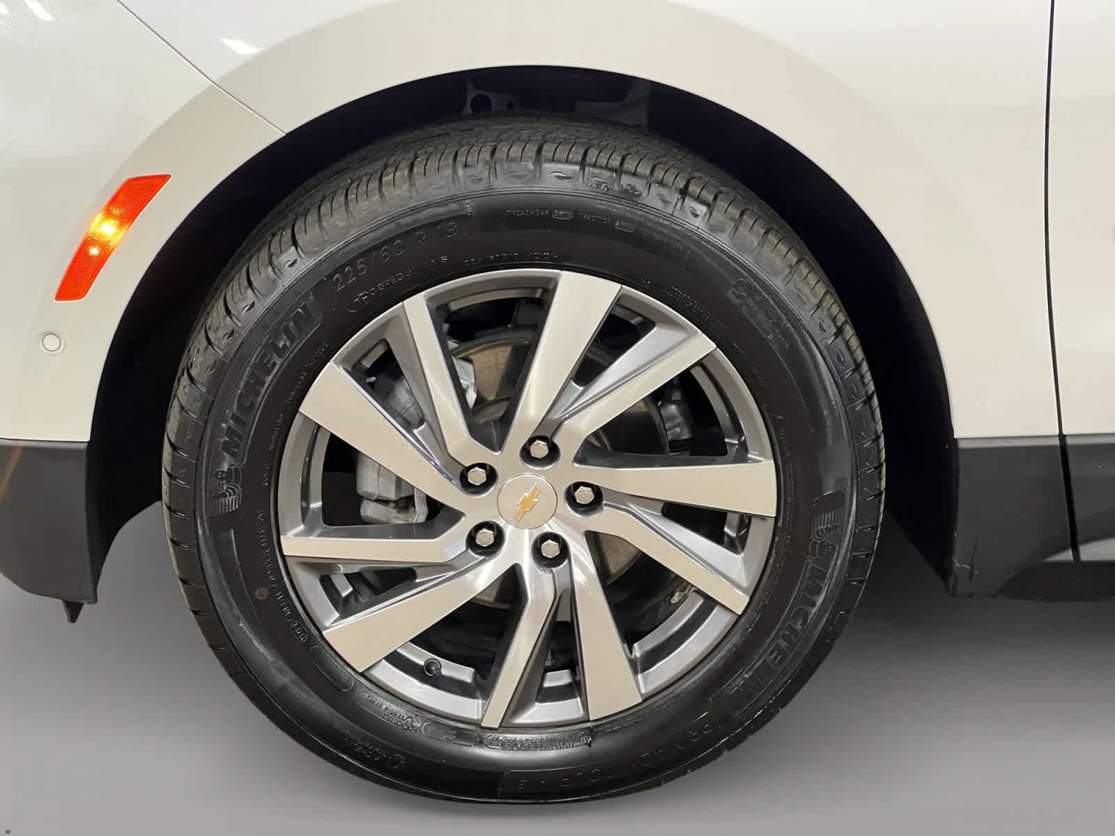 Used 2024 Chevrolet Equinox Premier AWD/4WD image 19