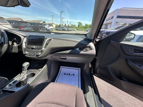 Used 2022 Chevrolet Malibu LS FWD image 17