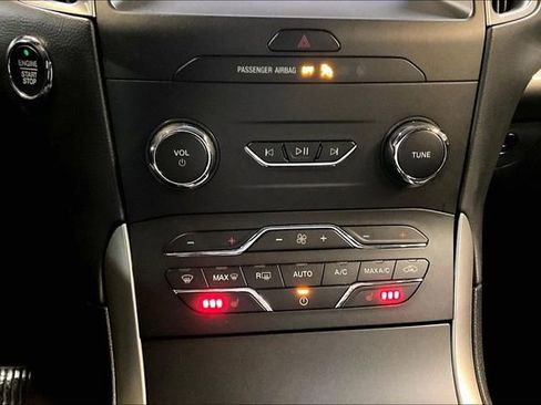 Used 2020 Ford Edge SEL image 15