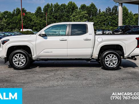 Used 2024 Toyota Tacoma SR5 AWD/4WD image 9