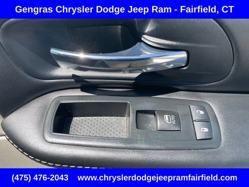 Used 2015 Chrysler Town & Country Touring w/ Driver Convenience Group FWD image 13