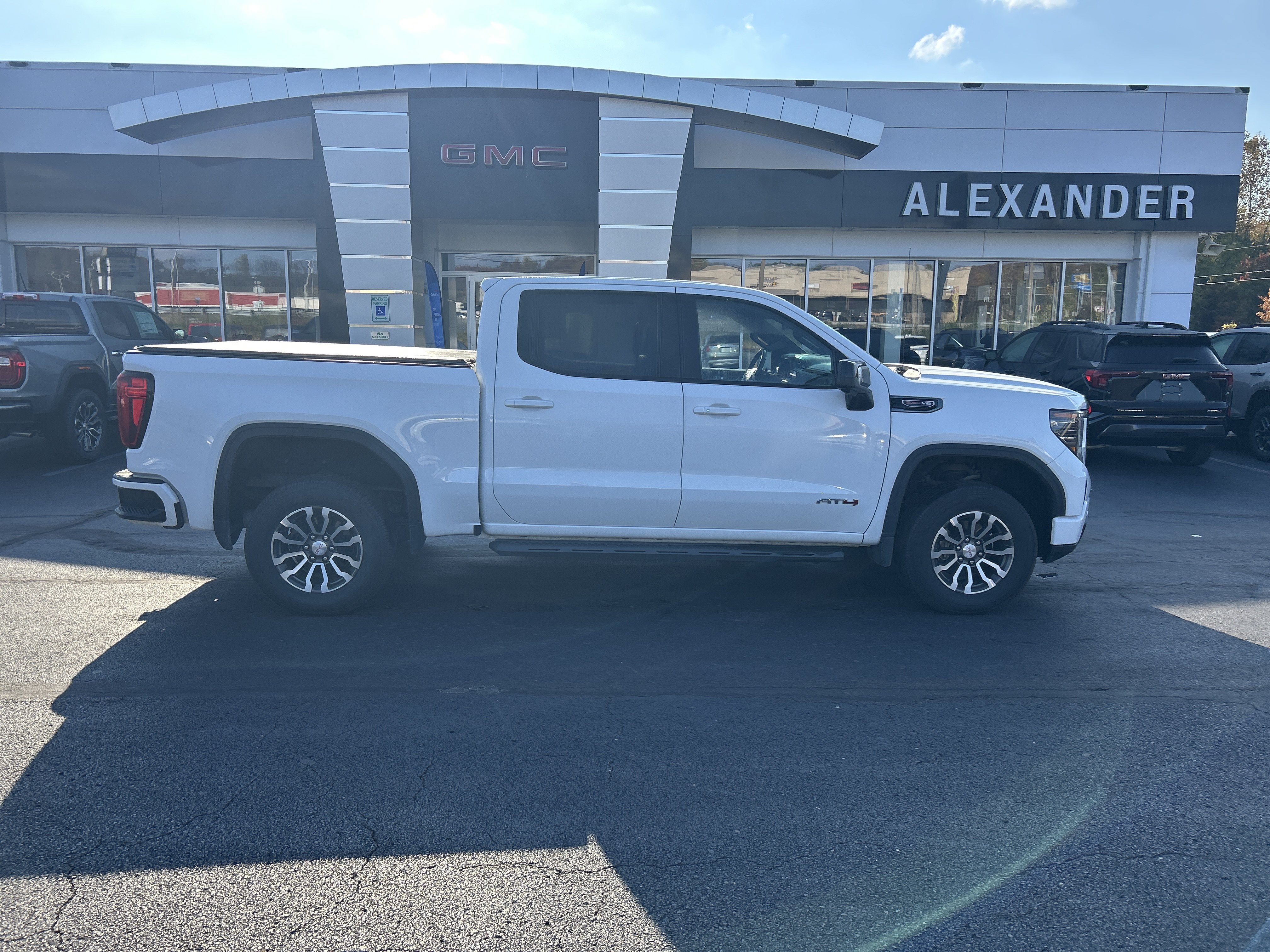 Used 2023 GMC Sierra 1500 AT4 AWD/4WD image 2