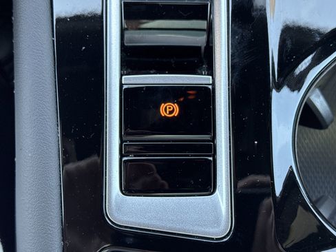 Used 2024 Volkswagen Atlas Cross Sport SEL Premium R-Line image 75