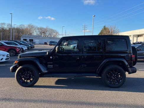 Used 2021 Jeep Wrangler Unlimited Sahara w/ Cold Weather Group image 4