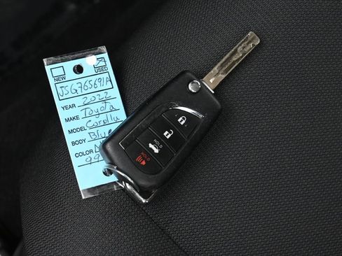Used 2022 Toyota Corolla LE image 18