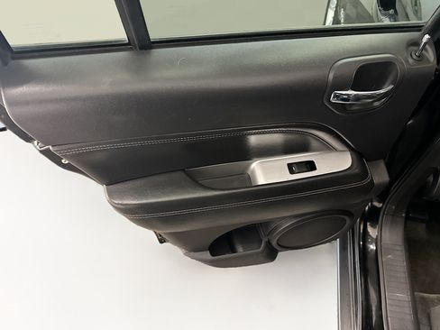 Used 2014 Jeep Compass Latitude AWD/4WD image 23
