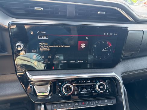 Used 2023 GMC Sierra 1500 Denali w/ Technology Package AWD/4WD image 23
