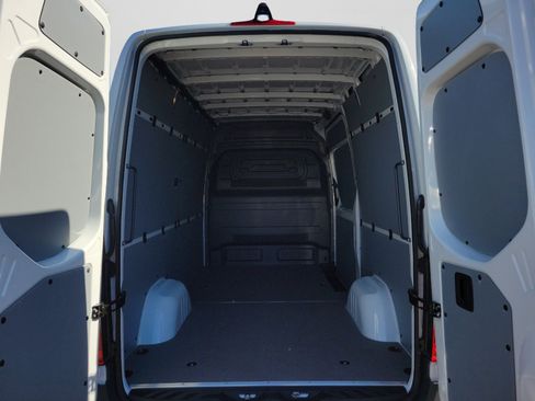 Used 2025 Mercedes-Benz Sprinter 2500 image 40